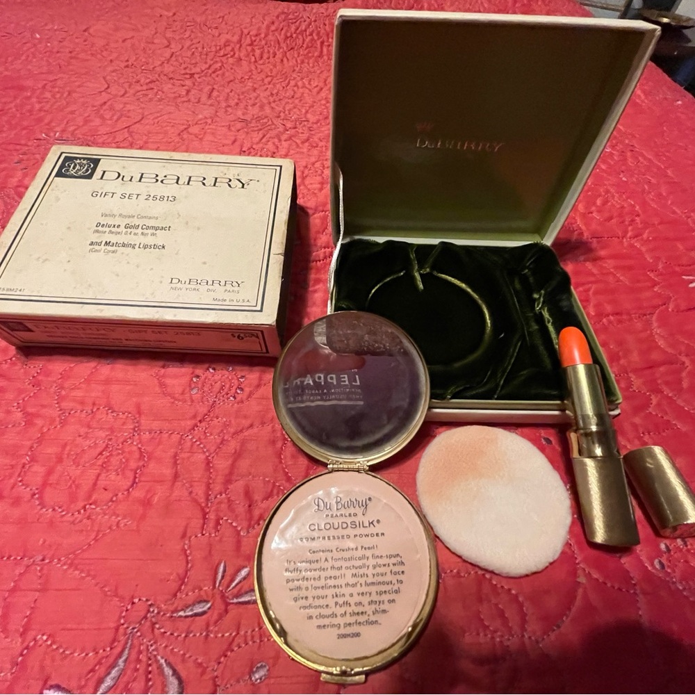 Vintage Dubarry makeup Gift set Gold Compact and Lipstick Set Never used - Picture 9 of 14